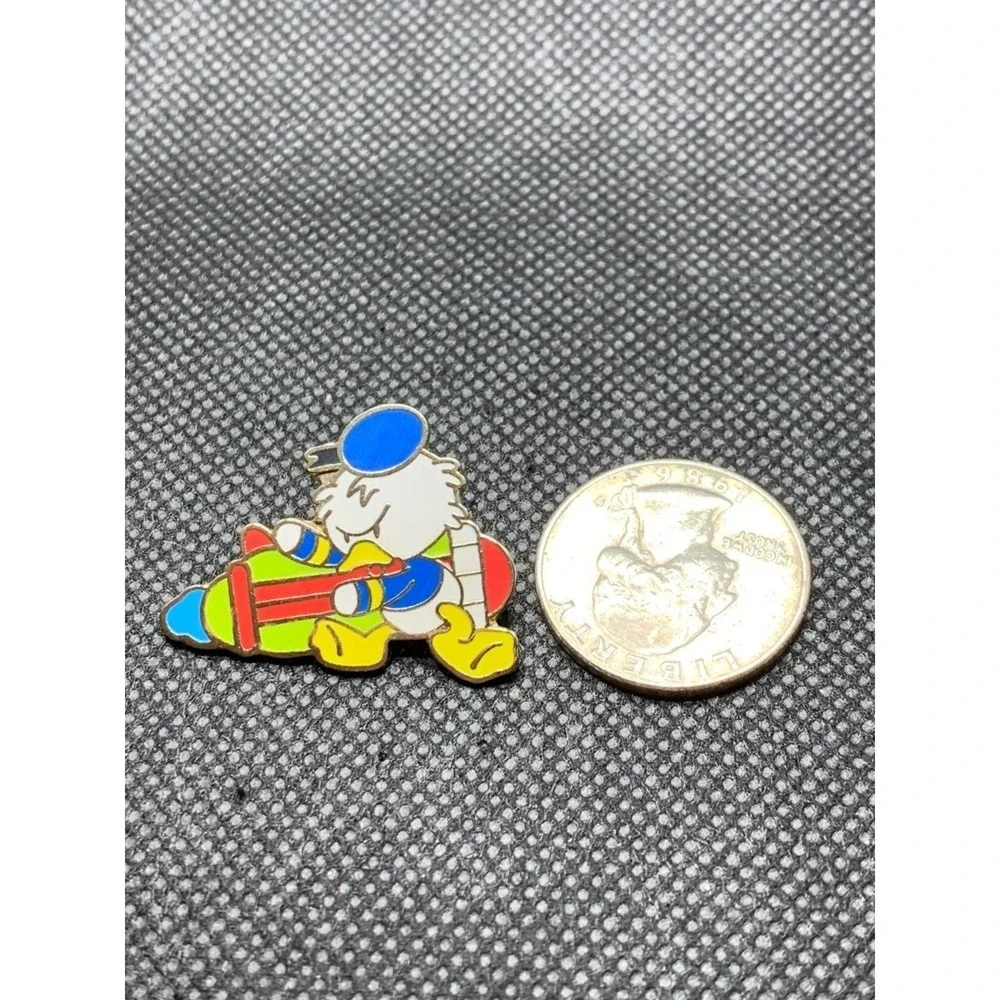 2008 Donald Duck Astro orbiter Disney Pin Trading Cutie